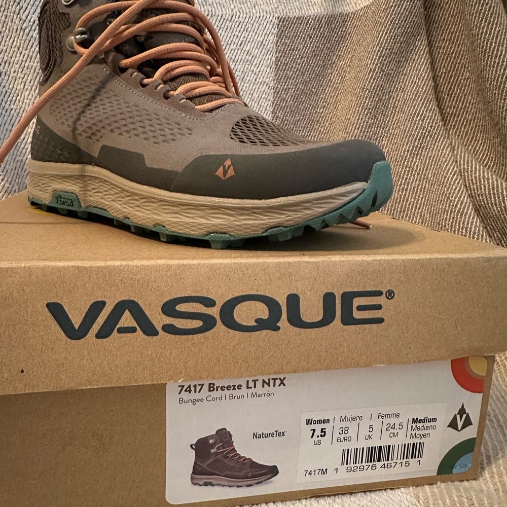 Vasque Breeze LT NTX Waterporrf Hiking Boot NIB size 38 7.5